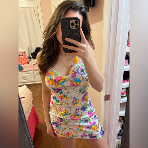 Super cute mini dress perfect for events - Picture 2 of 3